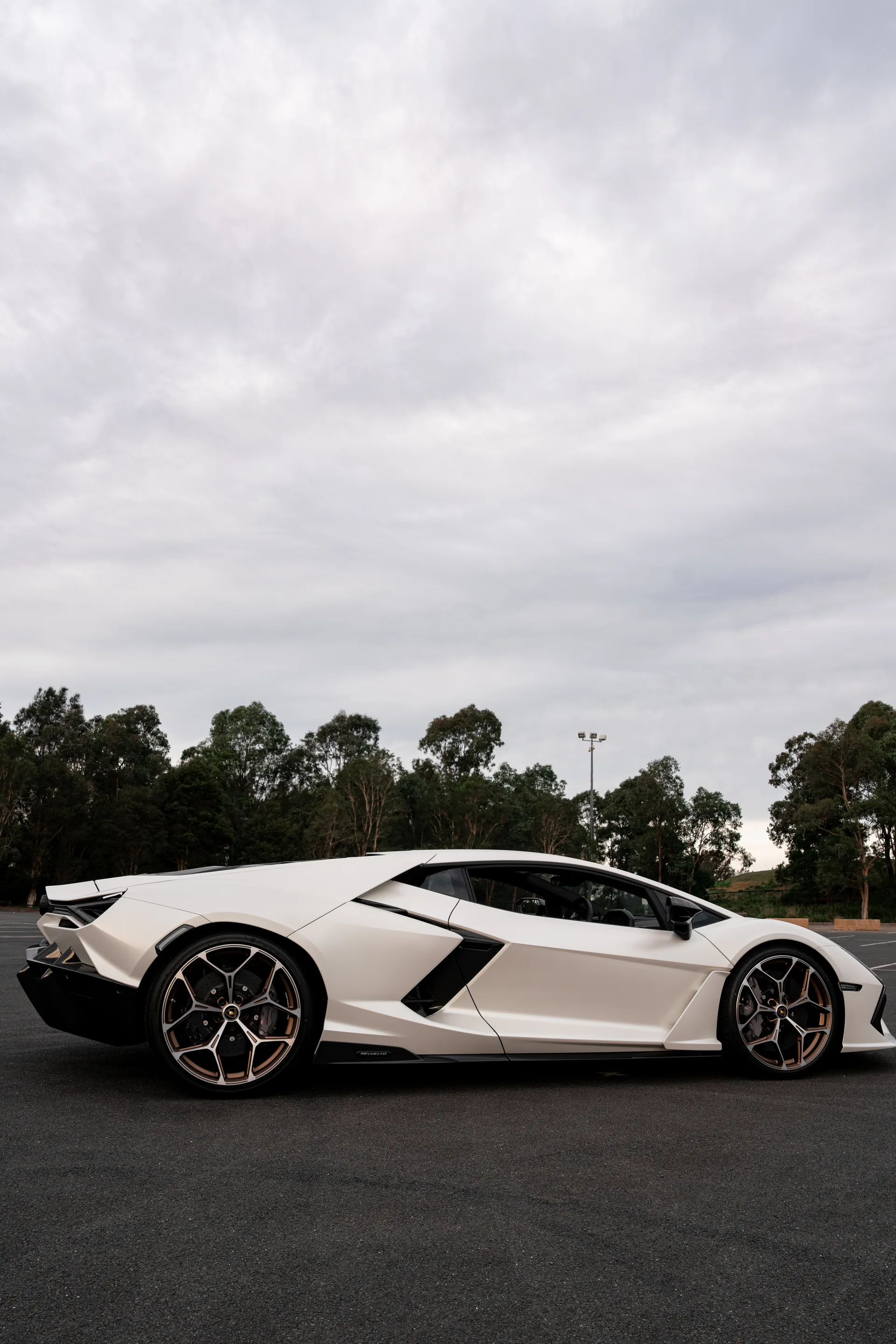 Lamborghini Revuelto (White)