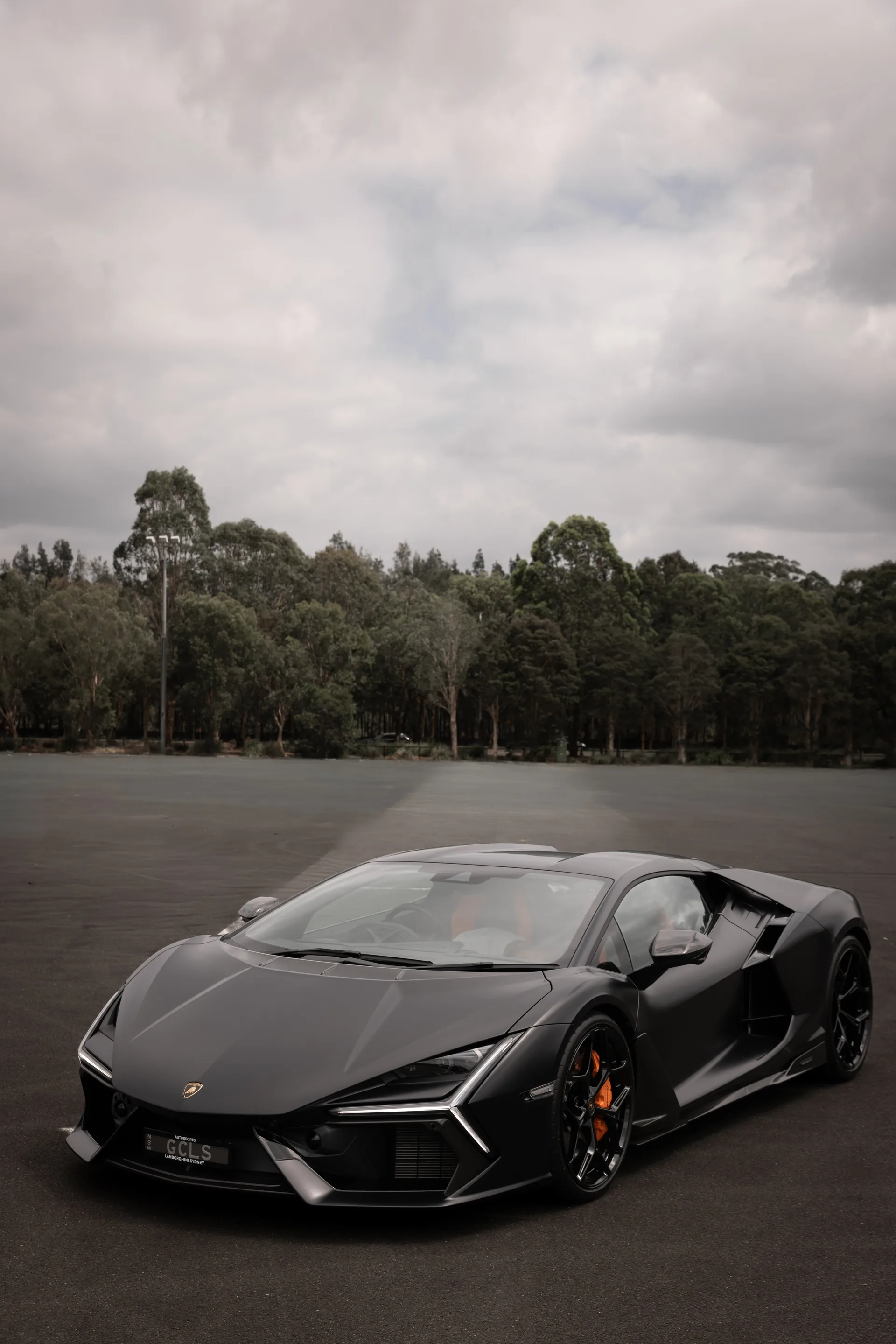Lamborghini Revuelto (Black)