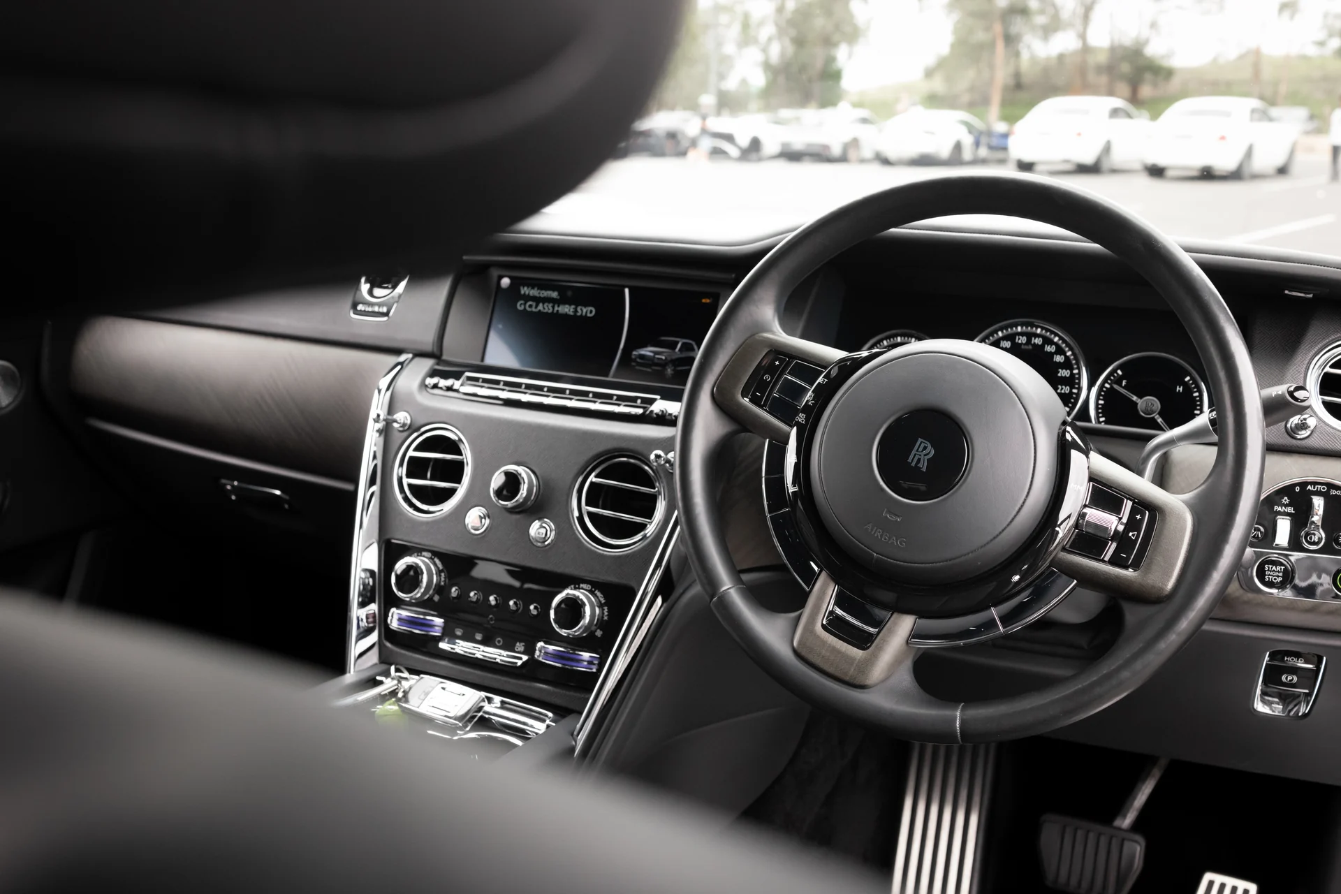 Black dashboard of a Rolls-Royce Cullinan Series I