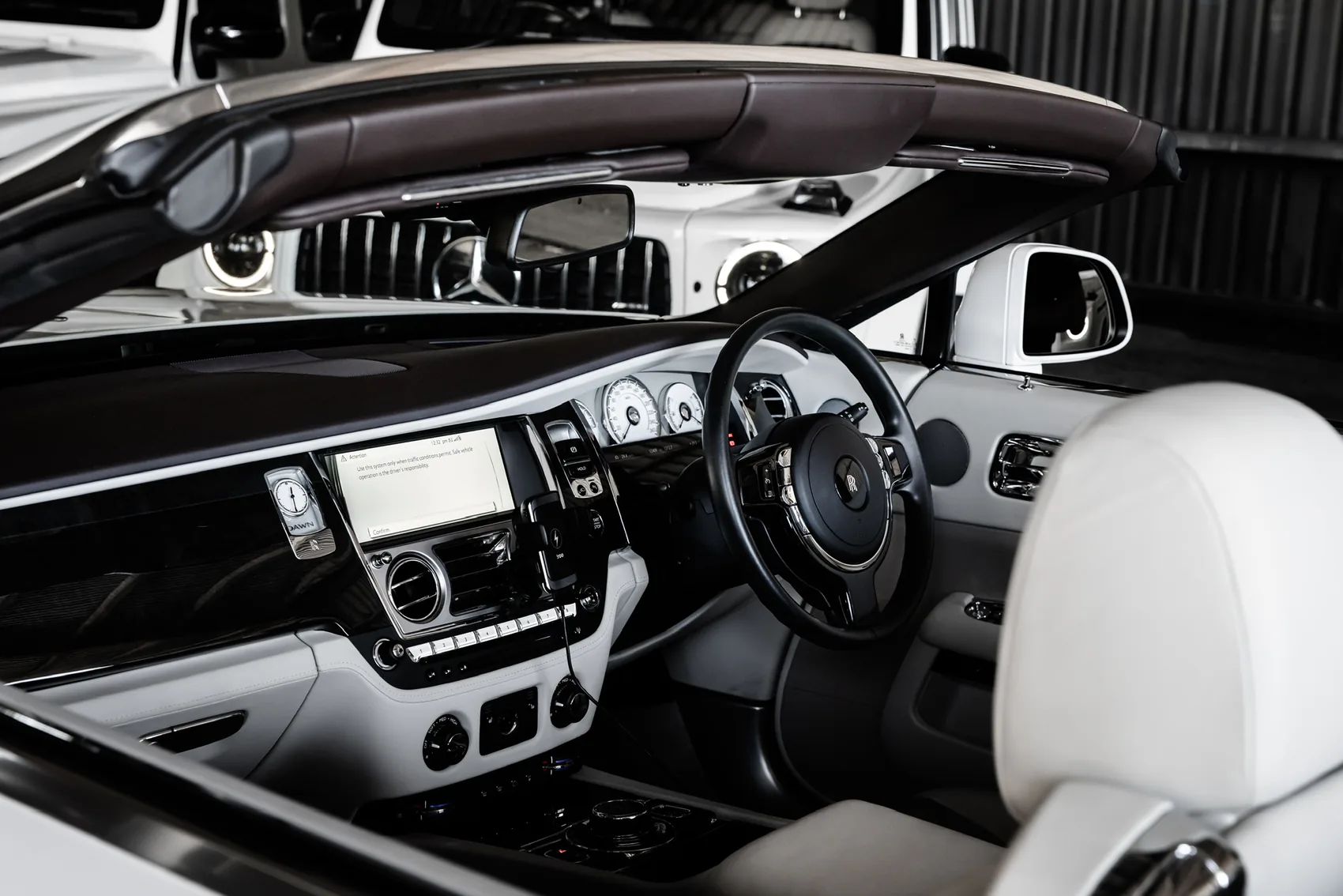 Seashell & Mahogany interior — Rolls-Royce Dawn