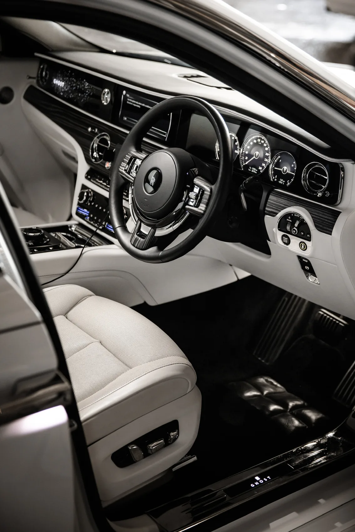 Cream Ghost interior — Rolls-Royce Ghost